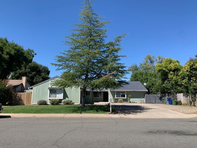 Building Photo - 3022 Lake Redding Dr