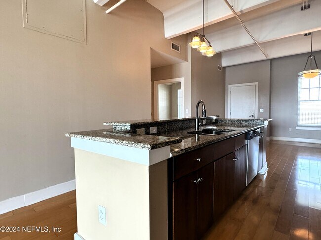 Building Photo - 1661 Riverside Ave