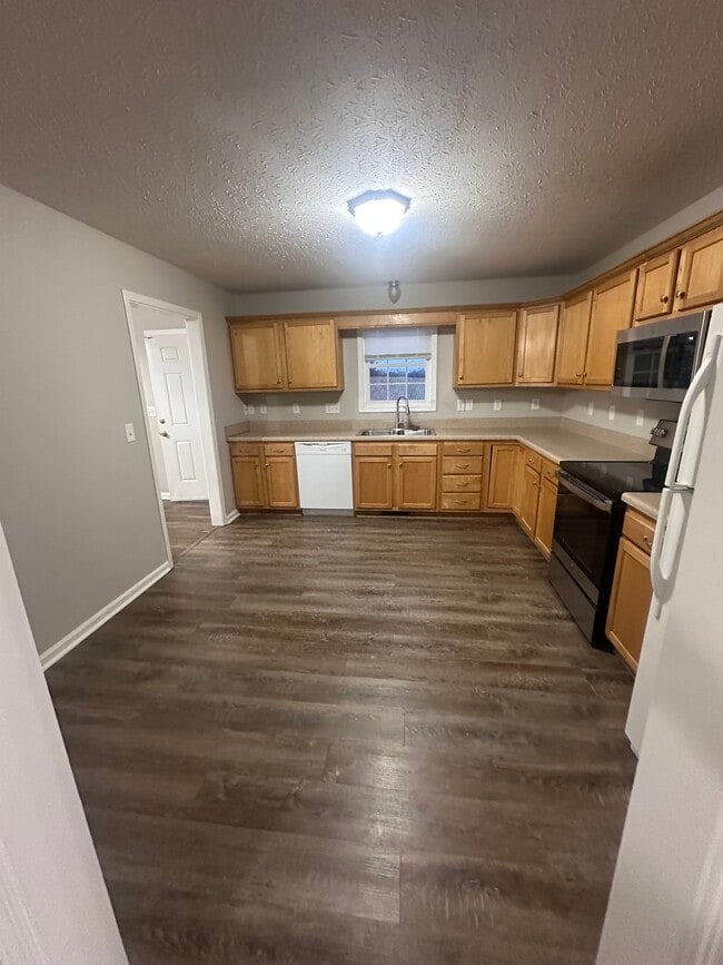 Building Photo - 4293 Bristow Rd