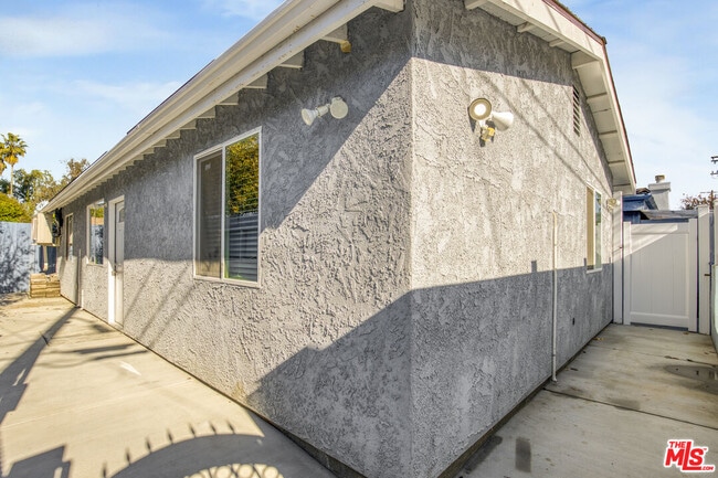 Building Photo - 7705 Baird Ave