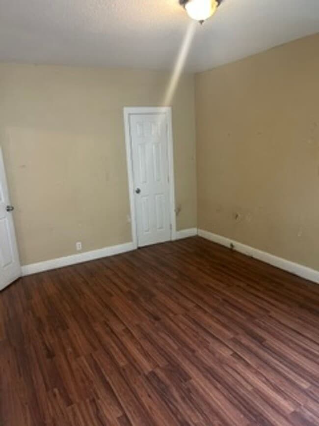Building Photo - Home Available for Rent