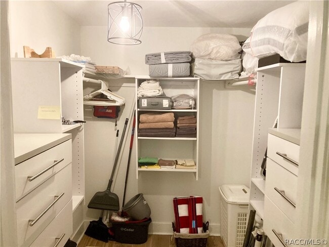 Building Photo - 1412 SE Paradise Ave