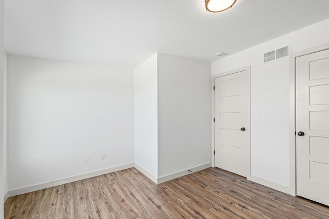 Building Photo - 3400 Naples Dr