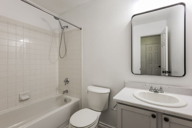 Building Photo - Spacious 3 bedroom only 8 miles from Randolph Air Force Base