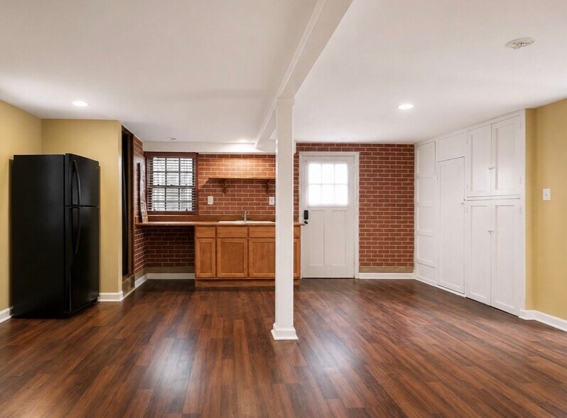Building Photo - 724 Evelina St