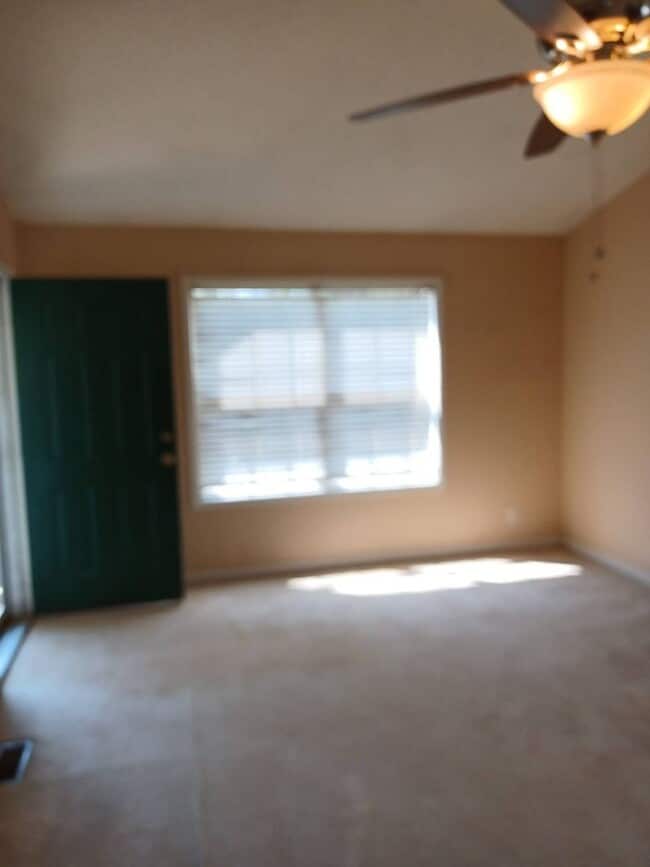 Building Photo - 3 Bedroom 2 Bathroom Home!!