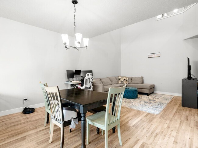 Building Photo - Private Basement Suite in Bright Co-Ed Townhome in Lehi Exchange!