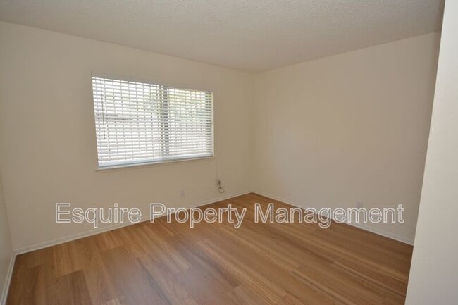 Building Photo - 240 Alpine St