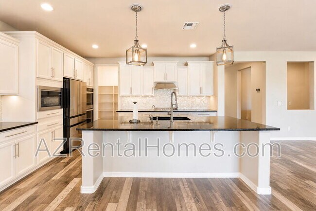 Building Photo - 9742 Thatcher Ave