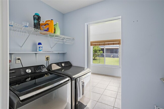 Building Photo - 6579 Country Way