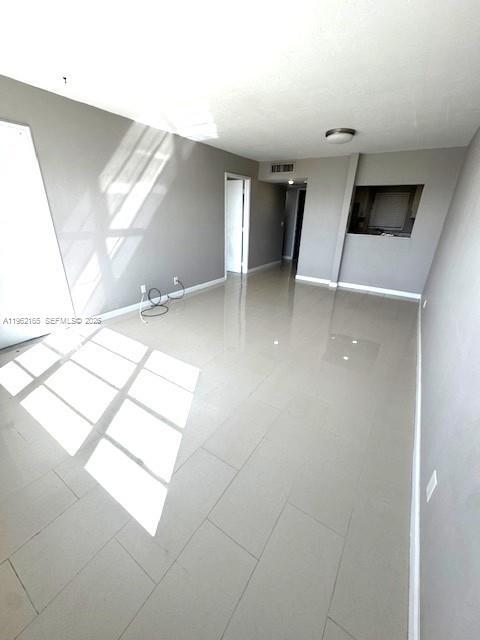 Building Photo - 9470 Live Oak Pl