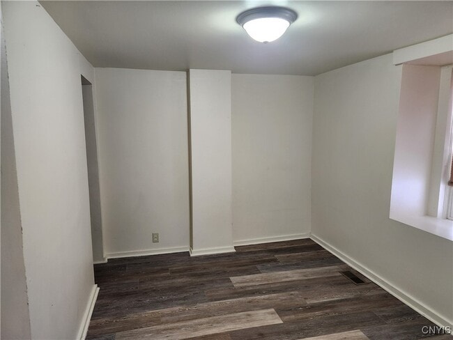 Building Photo - 410 Graves St