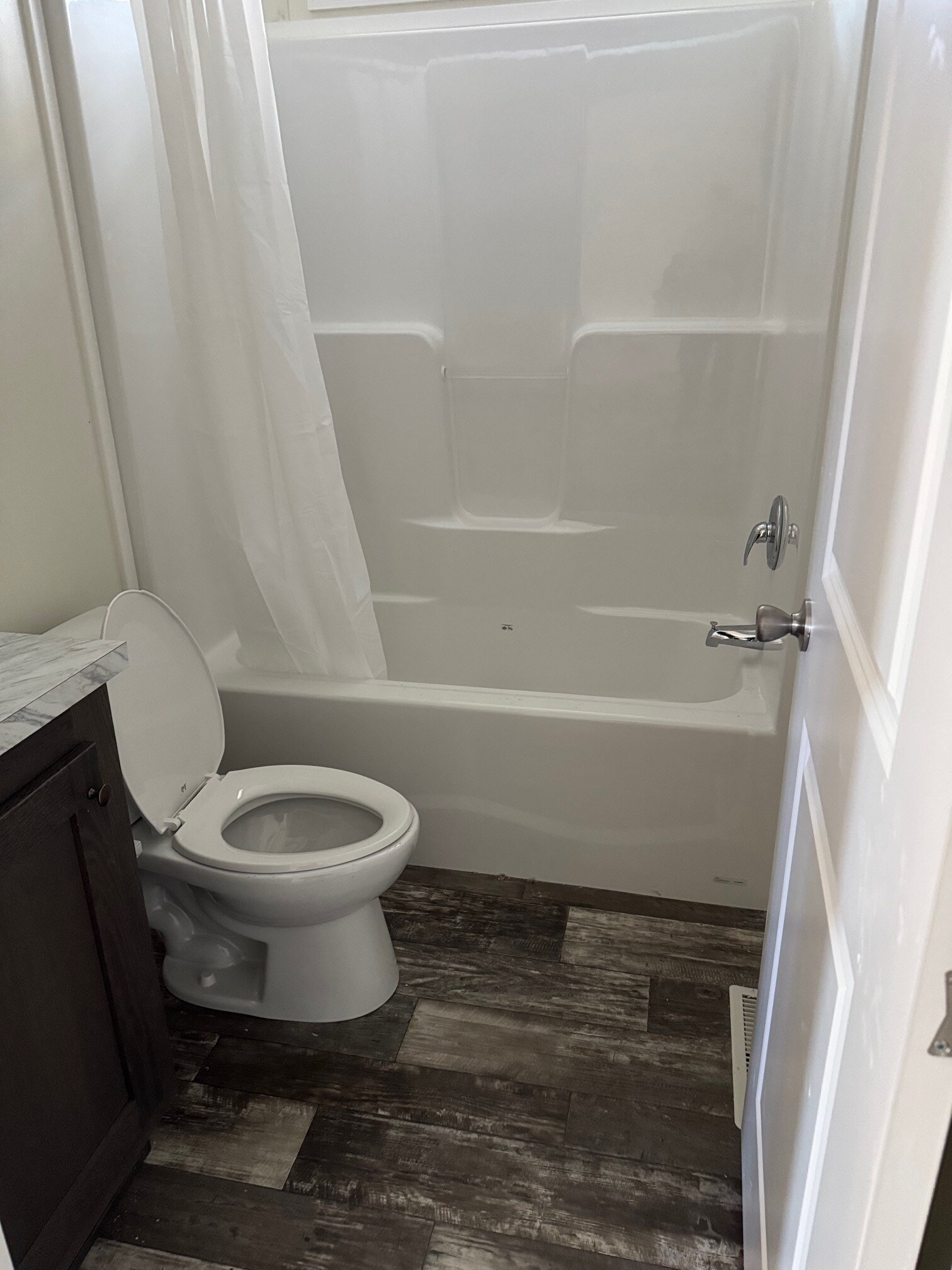 Building Photo - 8 Saratoga Dr