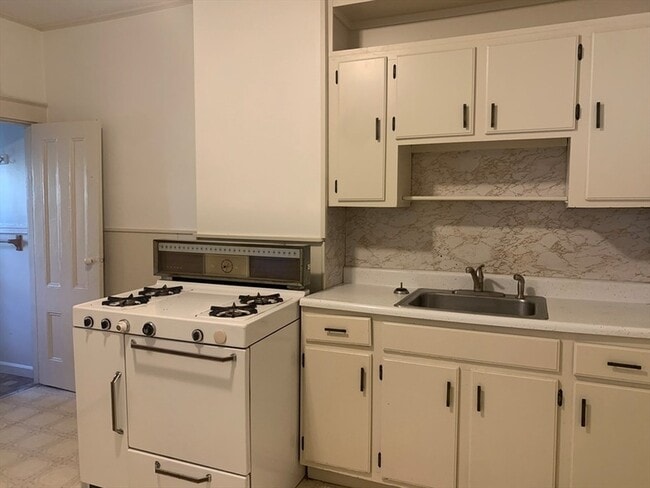 Building Photo - 107 Rutherford Ave