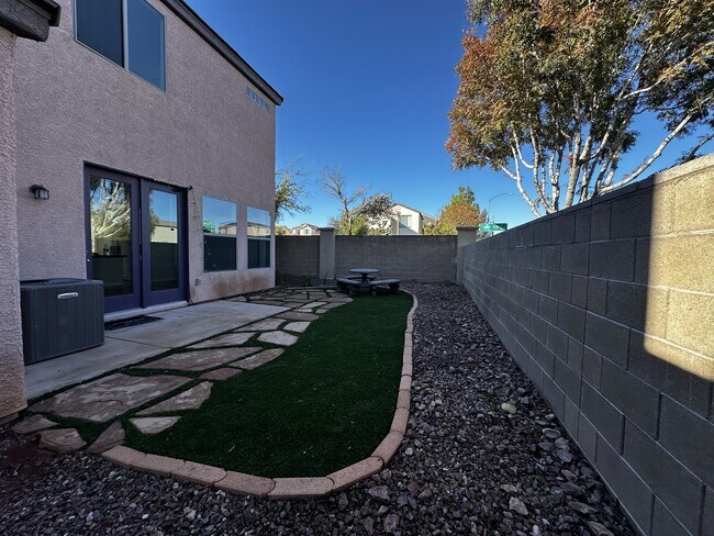 Building Photo - 7628 Belhurst Ave