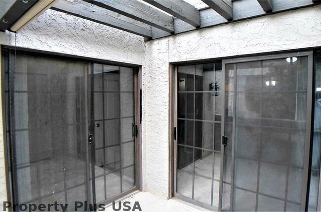 Building Photo - "Chic Scottsdale Retreat: Cozy 1-Bedroom Gem with Modern Comforts!"