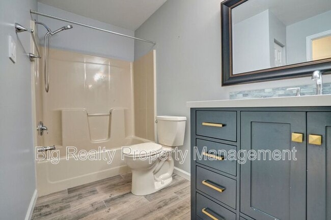 Building Photo - 1732 Rosewood Ct