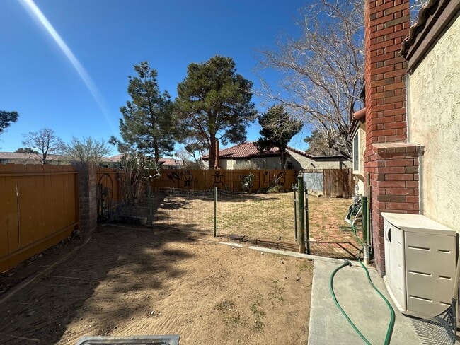 Building Photo - Elegant 4-Bedroom, 3-Bath Home in Prime Cul-de-Sac Location