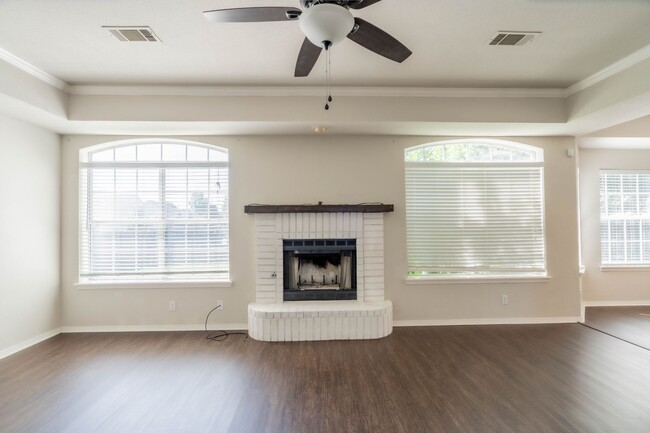 Building Photo - Beautiful 4 Bed 2.5 Bath Rental in Tulsa!