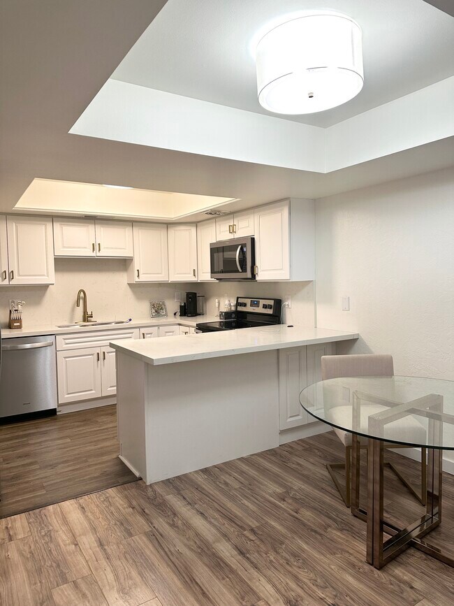 Building Photo - 4853 S Woodbridge Dr