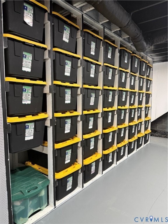 Building Photo - 8 English Oak Cir