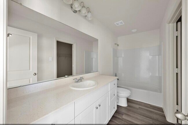 Building Photo - 14882 Calderon Dr