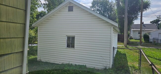 Building Photo - 517 S 34th St