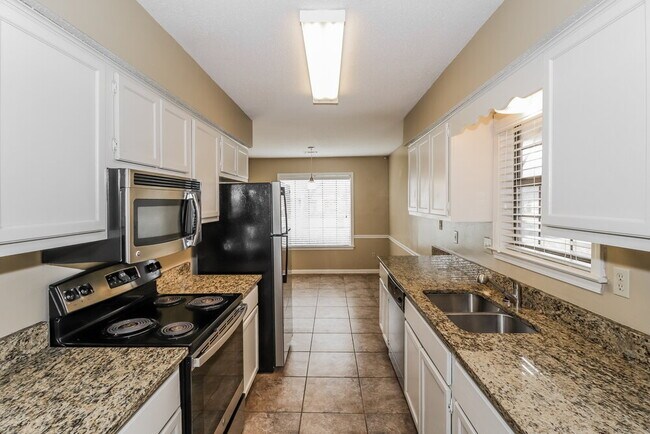 Building Photo - 7644 Valley Glen Dr