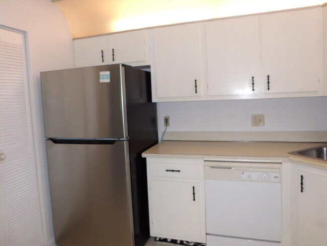 Building Photo - 121 Lake Pine Cir