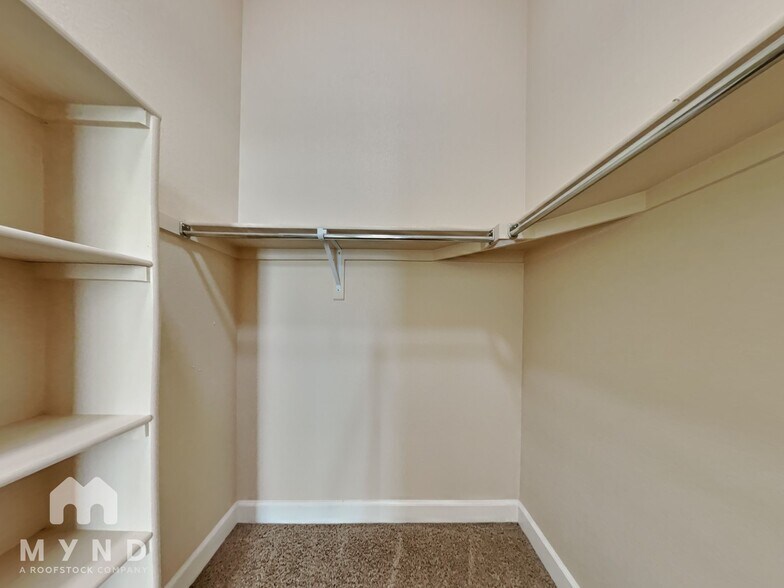 Building Photo - 307 Inverness Way S