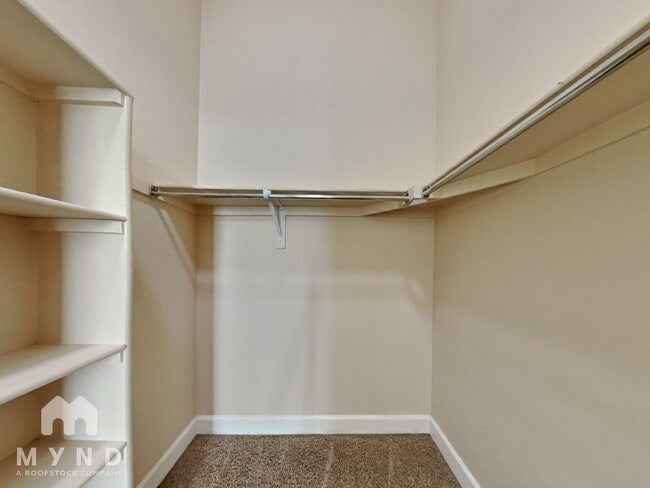 Building Photo - 307 Inverness Way S