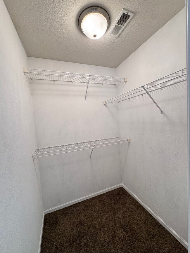 Building Photo - 1631 Jenna Dr