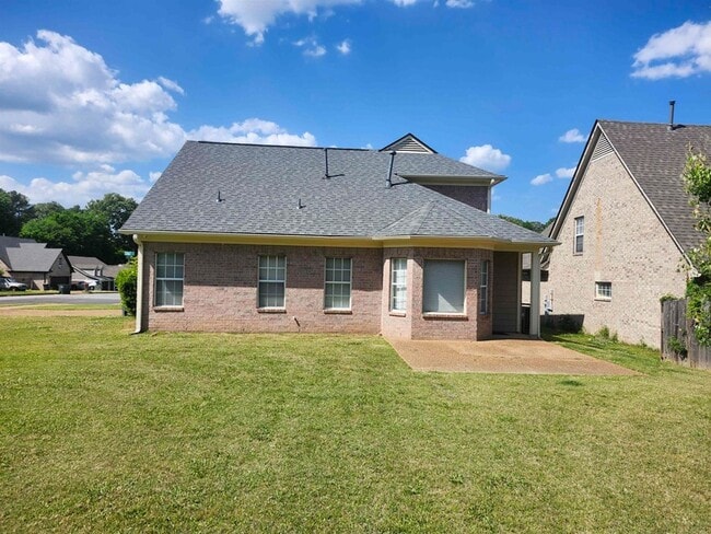 Building Photo - 6667 Einat Cove