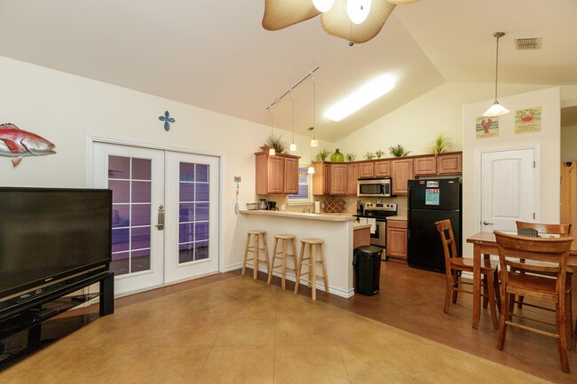Building Photo - 14521 E Cabana St