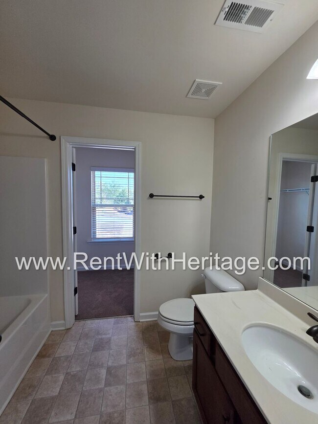 Building Photo - ABSOLUTELY BEAUTIFUL 5 BEDROOM/ 4.5 BATH HOME YOU DONT WANT TO MISS.