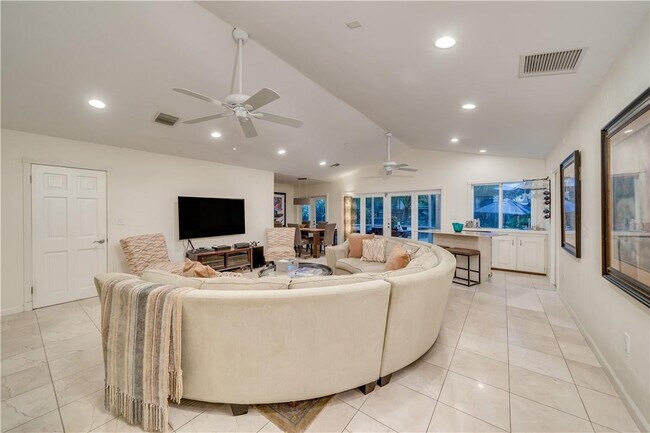 Building Photo - 1728 NE 16th Ave