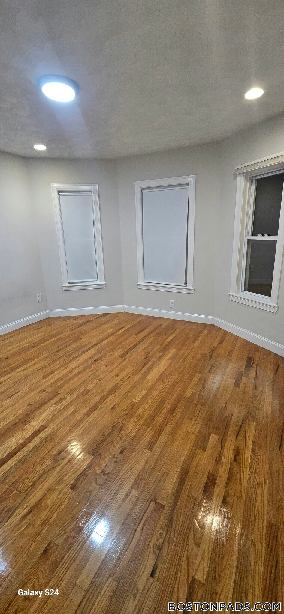 Building Photo - 157 E Cottage St