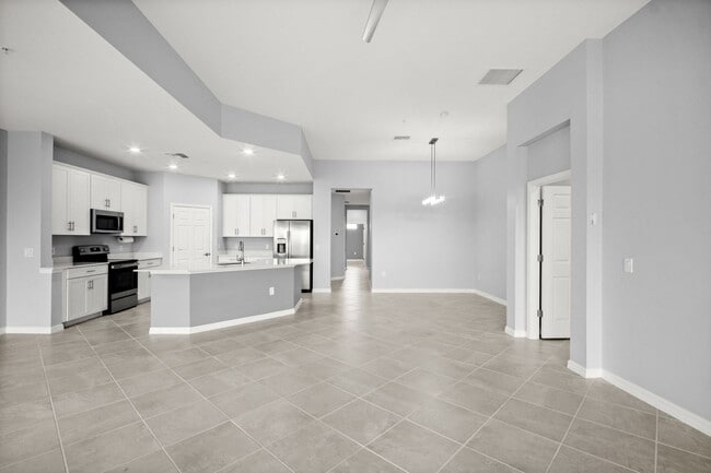 Building Photo - Stunning property, newer construction 3 sp...