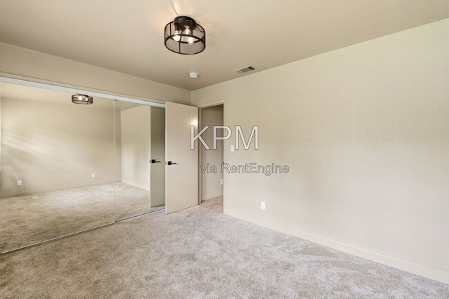 Building Photo - 3342 Cove Cir