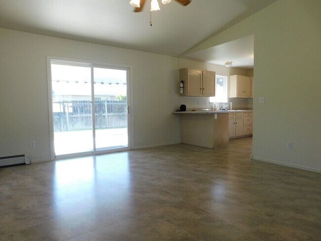 Building Photo - Recent Remodel