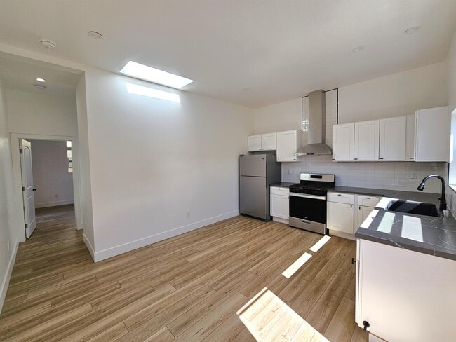 Building Photo - 2711 W 60th St