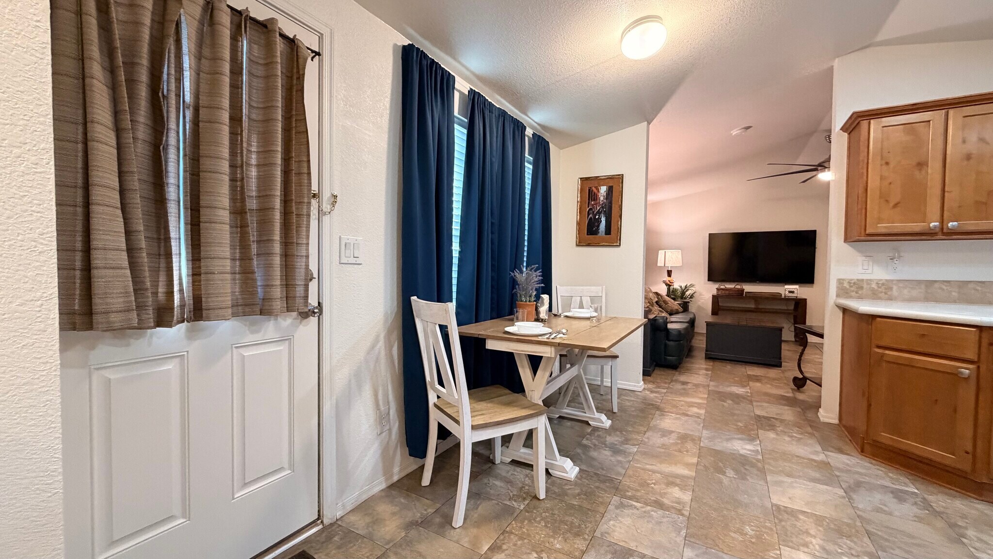 Building Photo - 1001 E Owens