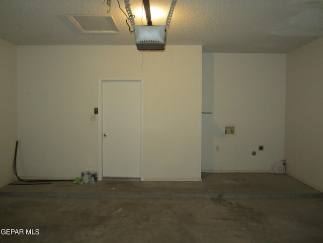 Building Photo - 12521 Tierra Serena Dr