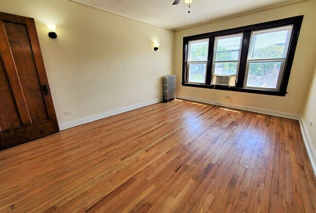 Building Photo - 3054 W Irving Park Rd