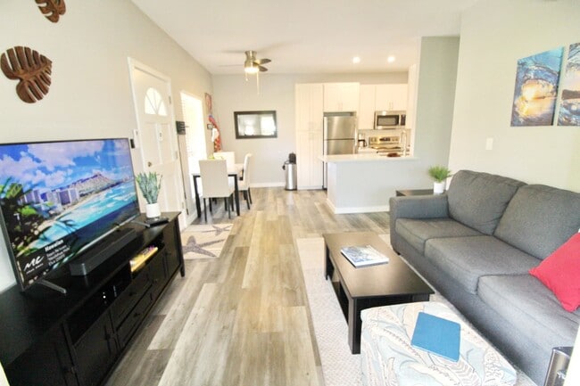 Building Photo - Newly Renovated from Floor to Ceiling and ...