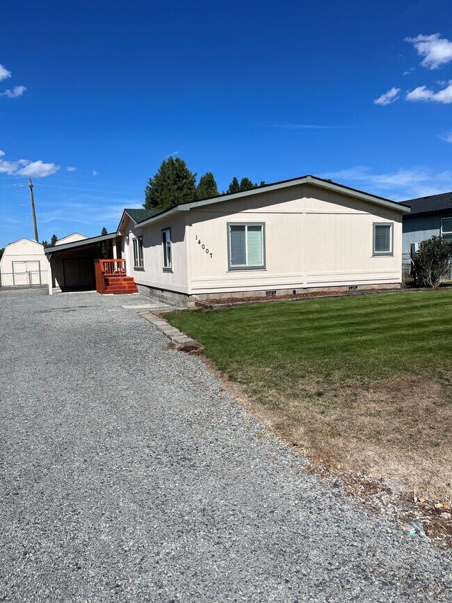 Primary Photo - Round Lake Estates