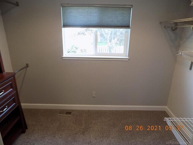 Building Photo - 2127 Hopkins Dr