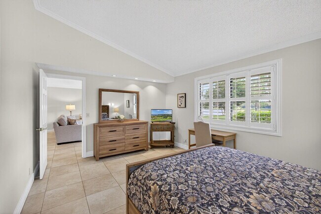 Building Photo - 119 Club Dr