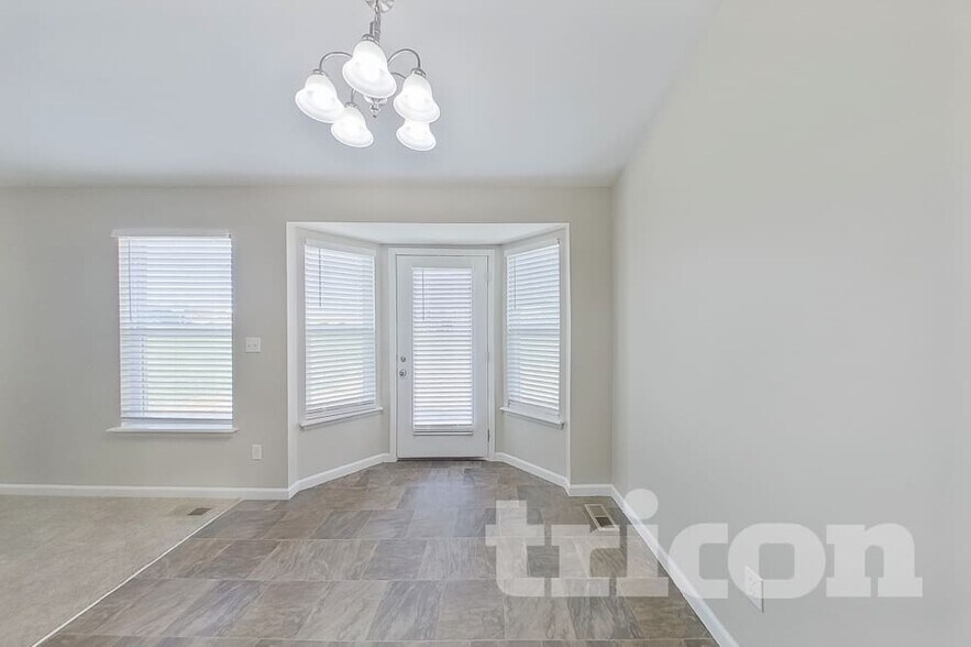 Building Photo - 227 Essex Ct