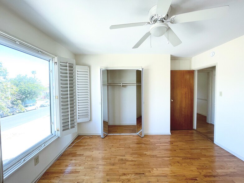 Building Photo - 1547 S Orange Grove Ave